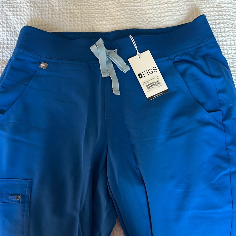 Figs Zamora petite jogger scrub pants. Brand new